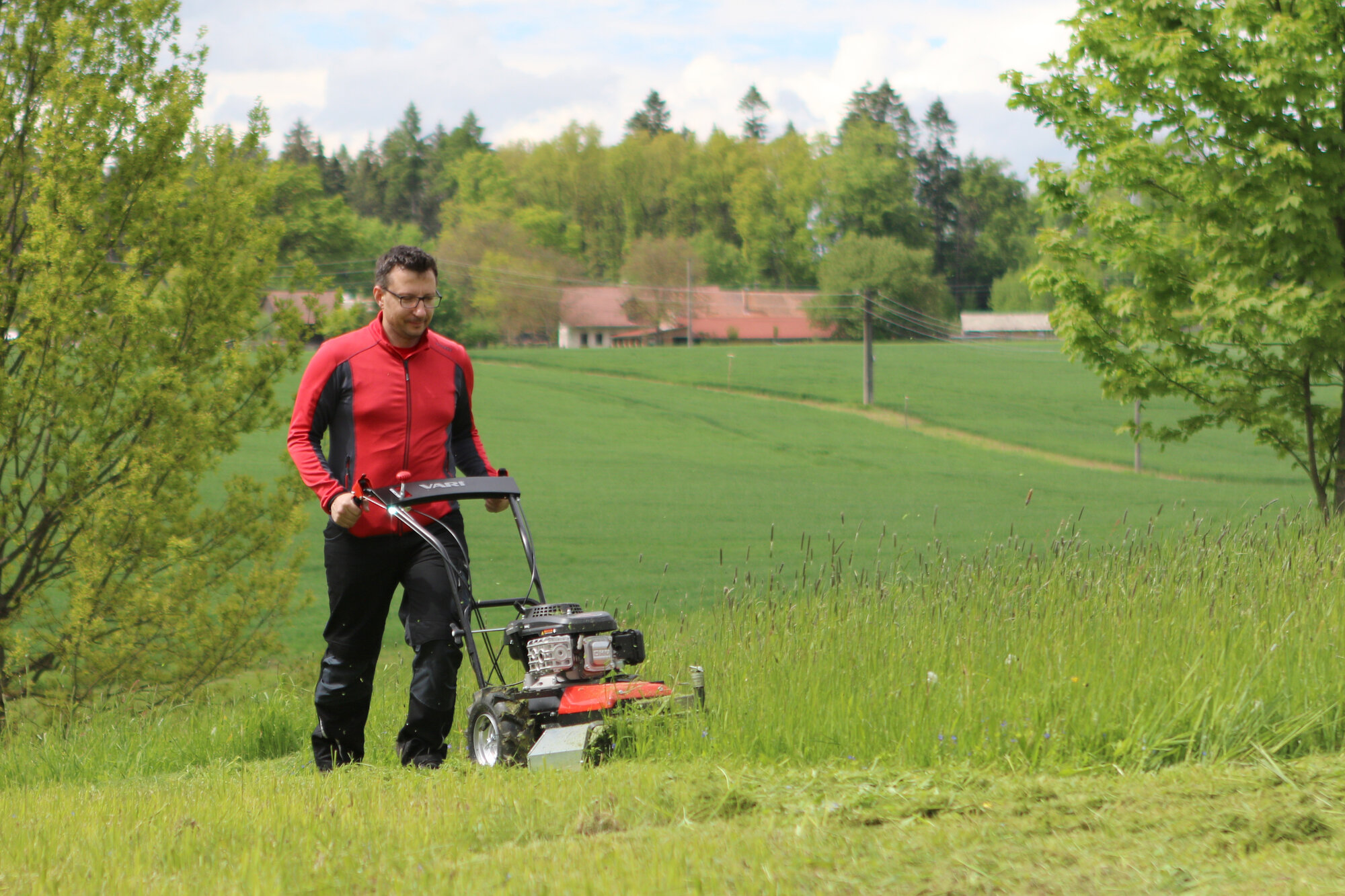 Mulching blade for online brush cutter